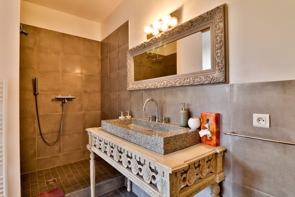 In-room Bathroom 7 B&B Temps Suspendu Provence