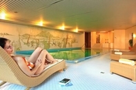 Swimming Pool Das Johannesbad Spa & Vitalrefugium