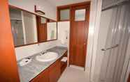 In-room Bathroom 4 D'Acosta Hotel Sochagota