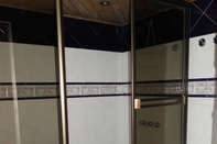 Phòng tắm bên trong Ayenda Nabusimake