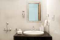 In-room Bathroom Treebo Trend Celebriti Manali