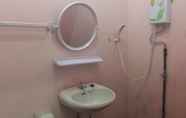 Toilet Kamar 6 The Like View Guesthouse