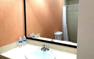 Phòng tắm bên trong 4 Hotel Plaza Tenam