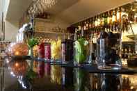 Quầy bar, cafe và phòng lounge Le Bouchon Brasserie & Hotel