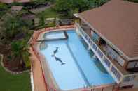 Kolam Renang Nickles Park Resort and Apartments