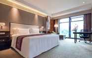 Kamar Tidur 4 Howard Johnson Jinyi Hotel Chongqing