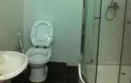 Toilet Kamar 4 Royal Guest House