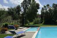 Kolam Renang Country House Bosco Lazzeroni