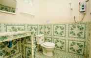 Toilet Kamar 3 Sarm Mork Guesthouse