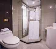 Toilet Kamar 3 Motel 168 Sinan Road