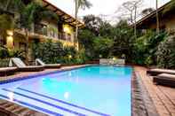 Kolam Renang Forest Lodge