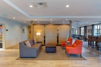 Lobby Comfort Inn & Suites