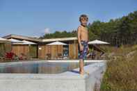 Swimming Pool Hotel Les Echasses Golf & Surf Eco Lodge