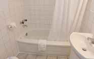 In-room Bathroom 6 Motels Chalets Flots-Bleus