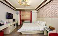 Kamar Tidur 2 Queen Hotel