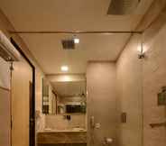 In-room Bathroom 5 Grand Plaza Lords Inn Jammu