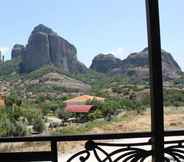 Nearby View and Attractions 5 Grand Meteora Hotel