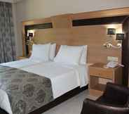 Bedroom 2 Grand Meteora Hotel