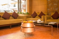 Lobby Hotel Jay Suites