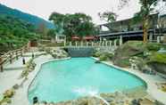 Kolam Renang 5 Ti Court Relaxing Spa Resort