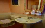 Toilet Kamar 7 Bunthomstan Guesthouse