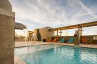 Swimming Pool Home2 Suites Newnan