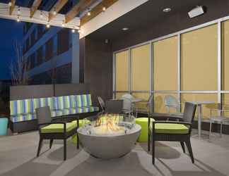 Lobi 2 Home2 Suites by Hilton Denver International Airport