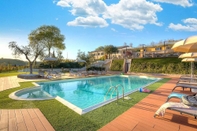 Swimming Pool Villa Gens Camuria