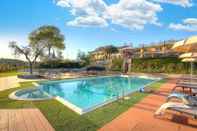 Swimming Pool Villa Gens Camuria