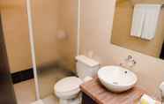 Toilet Kamar 6 Sun City Suites