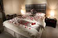 Bedroom Towlan Hotel Suites