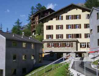 Exterior 2 Youth Hostel Zermatt