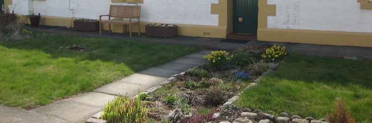 Exterior Aberdeen Lighthouse Cottages