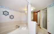In-room Bathroom 4 Oceanique Resort by Capital Vacations
