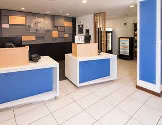 Lobi 2 Holiday Inn Express & Suites La Porte, an IHG Hotel