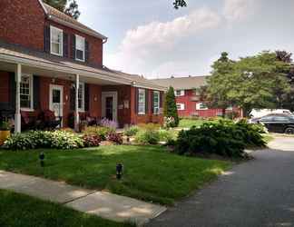 Exterior 2 Spruce Lane Lodge and Cottages