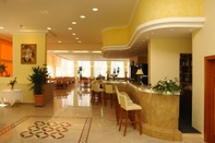 บาร์ คาเฟ่ และเลานจ์ Hotel Bílá Růže