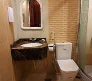 Toilet Kamar 2 Jewar Al Bait Hotel