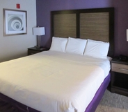 Bilik Tidur 7 Econo Lodge Inn & Suites North Little Rock near Riverfront