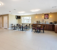 Lobi 3 Econo Lodge Inn & Suites North Little Rock near Riverfront