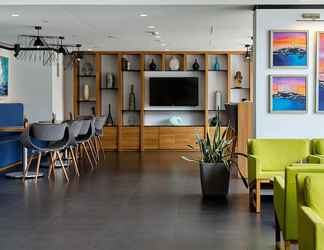 Sảnh chờ 2 Hampton by Hilton Istanbul Kurtkoy