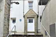 Exterior Ferry Inn Stromness