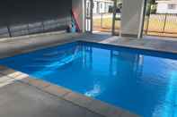 สระว่ายน้ำ Stratford Motel & Holiday Park