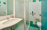 In-room Bathroom 5 Hotel Rialto