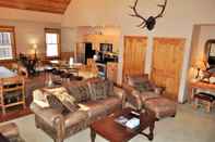 Common Space Buffalo Lodge 3 Bed 3 Bath