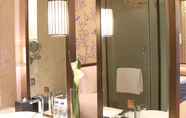 In-room Bathroom 7 Grand Mercure Zhengzhou West