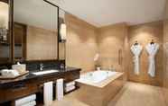 In-room Bathroom 4 The Westin Jakarta