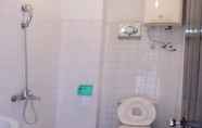 Toilet Kamar 4 Ha Long Happy Hostel - Adults Only