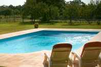 Swimming Pool Château de Boucéel