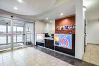 Lobby Motel 6 Poplar Bluff, MO